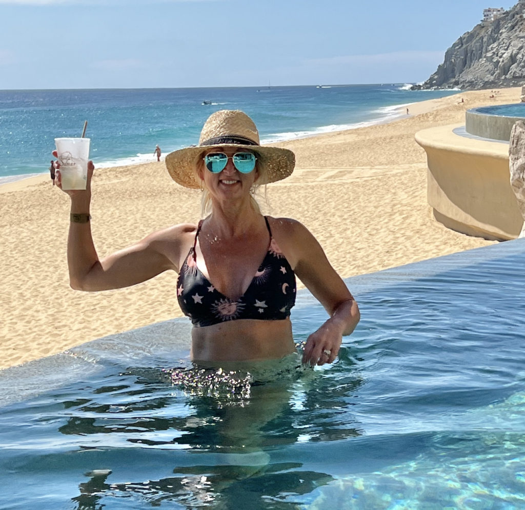 Kristi at the beach holding a glass of margarita

The Kristi Jones Podcast - My Version of a "Healthy" Margarita