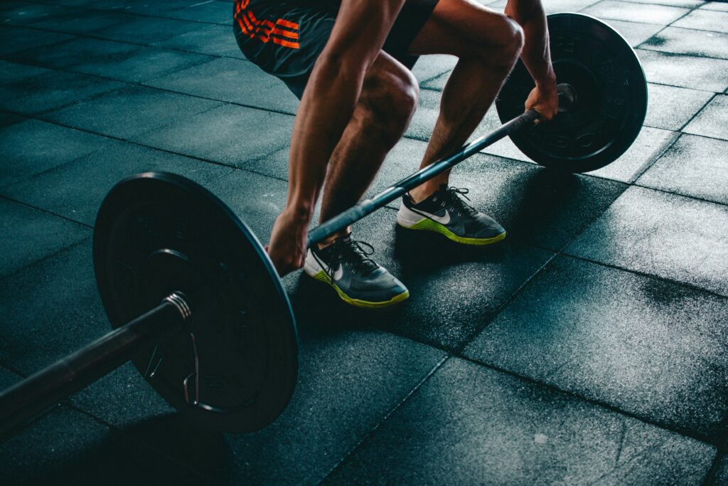 Athlete lifting a barbell during a high impact workout

The Kristi Jones Podcast - Train like an Athlete with guest speaker Redford Jones of Jones Performance