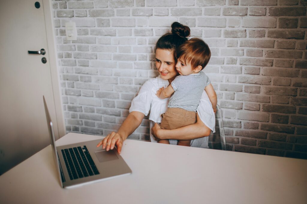 Mastering the Mom Hustle: Focus, Flex, Flourish—A Game-Changing Workday Strategy, The Kristi Jones Show Podcast